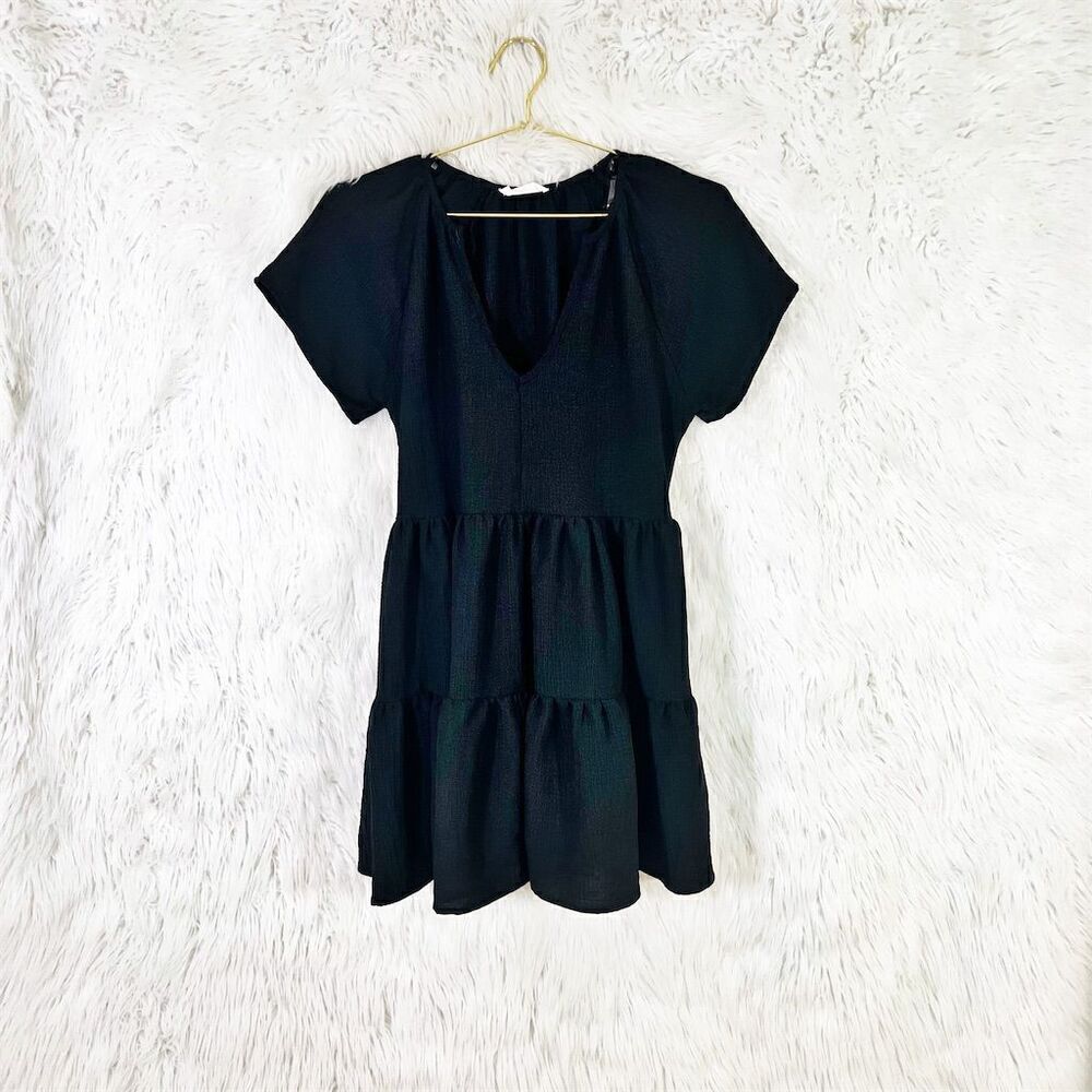 Talulah Women's Black Short Sleeve Tiered Smock Dress Size S Knee Length